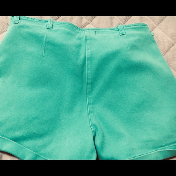 Forever21 Short - Picture 2 of 5